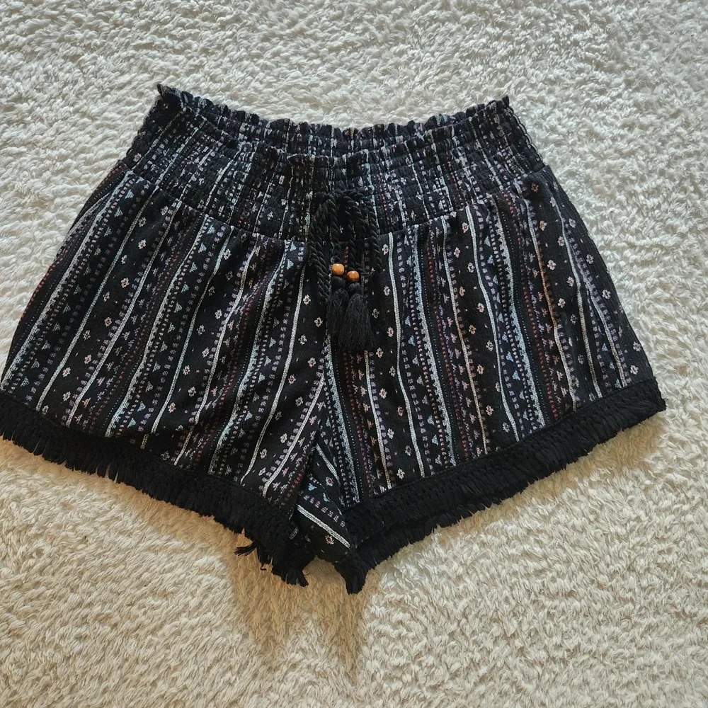 No Boundaries Women Black Boho Striped Fringed Smocked Waist Shorts Size M 7-9